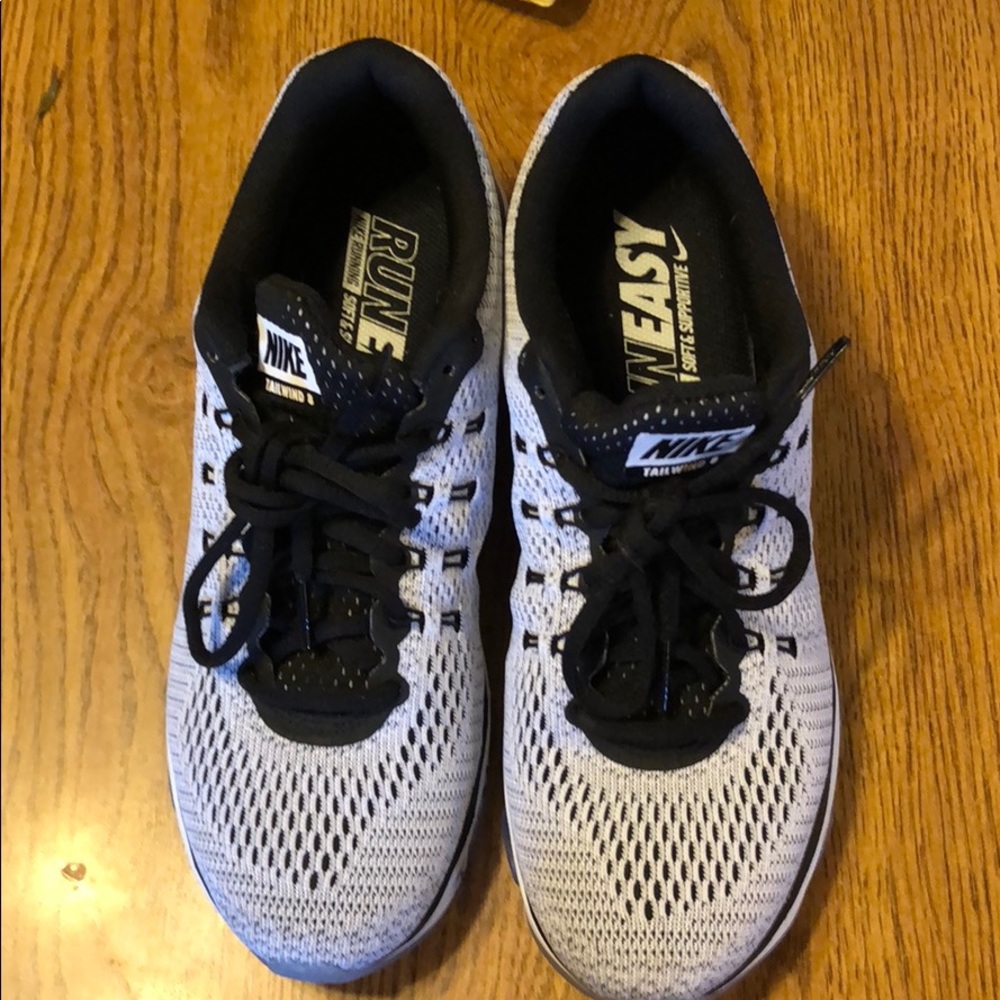 Women’s Nike Tailwind 8